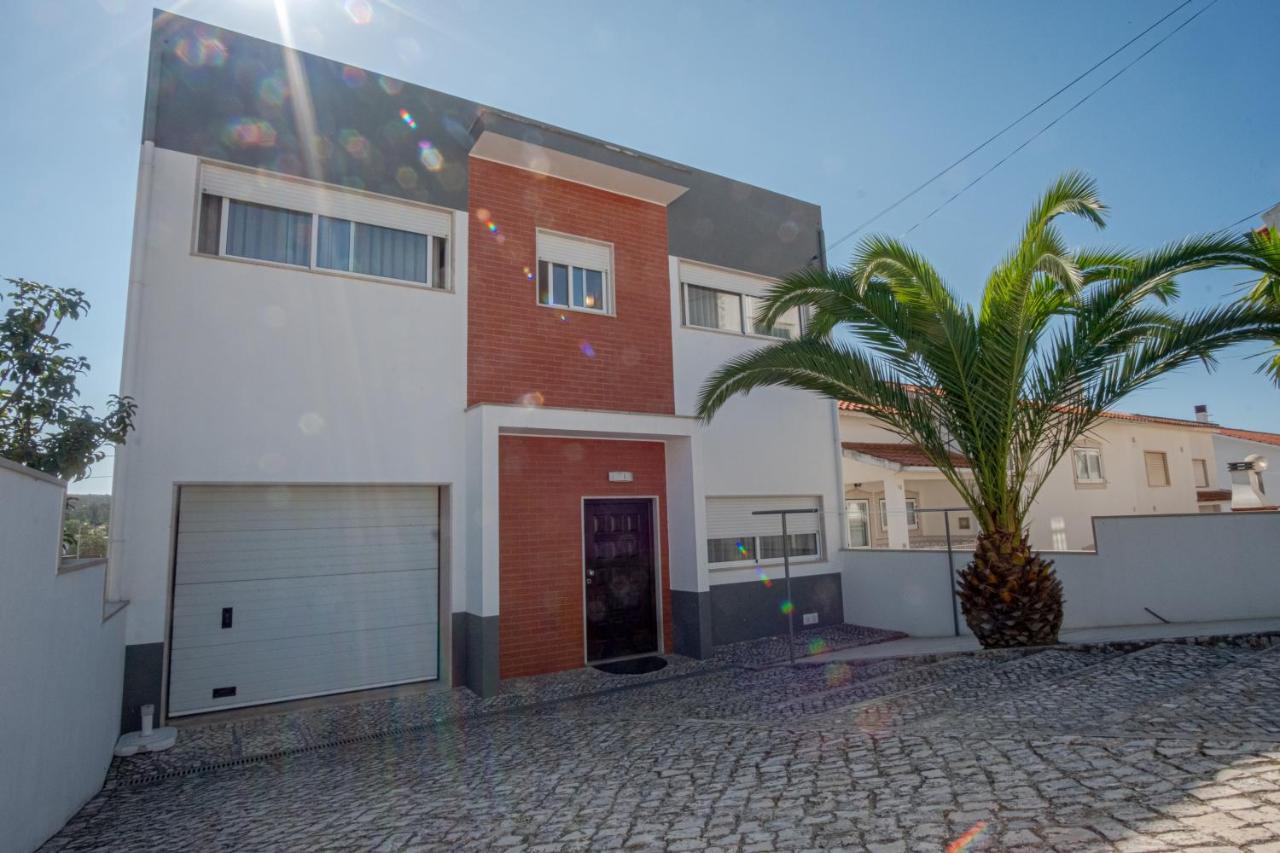 8 Rodrigues Family House - Villa With Patio Ναζαρέ Εξωτερικό φωτογραφία